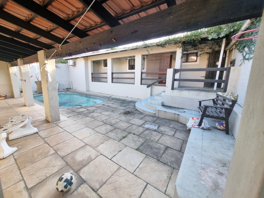 6 Bedroom Property for Sale in Glenwood KwaZulu-Natal