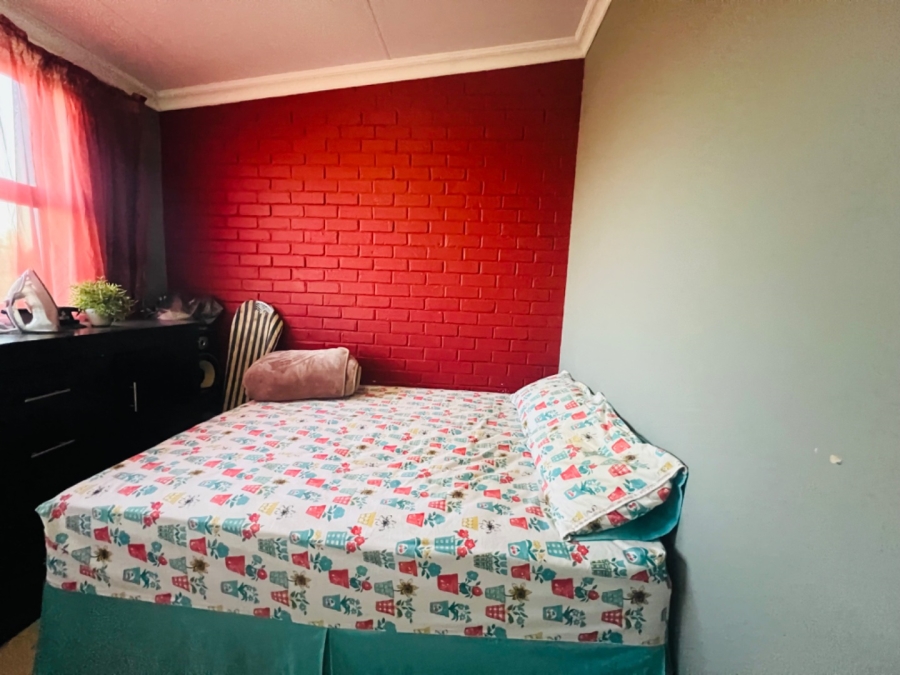 2 Bedroom Property for Sale in Madadeni J KwaZulu-Natal