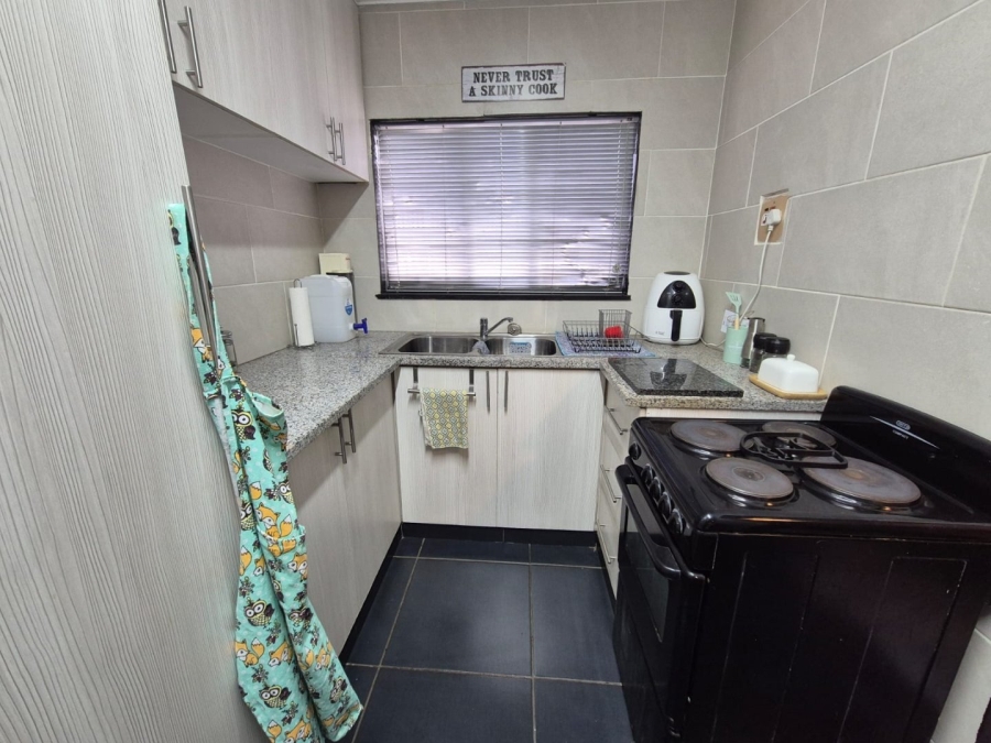 2 Bedroom Property for Sale in Huttenheights KwaZulu-Natal