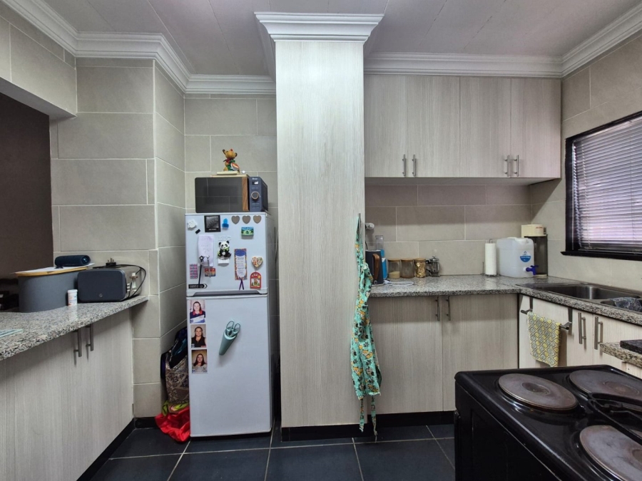 2 Bedroom Property for Sale in Huttenheights KwaZulu-Natal