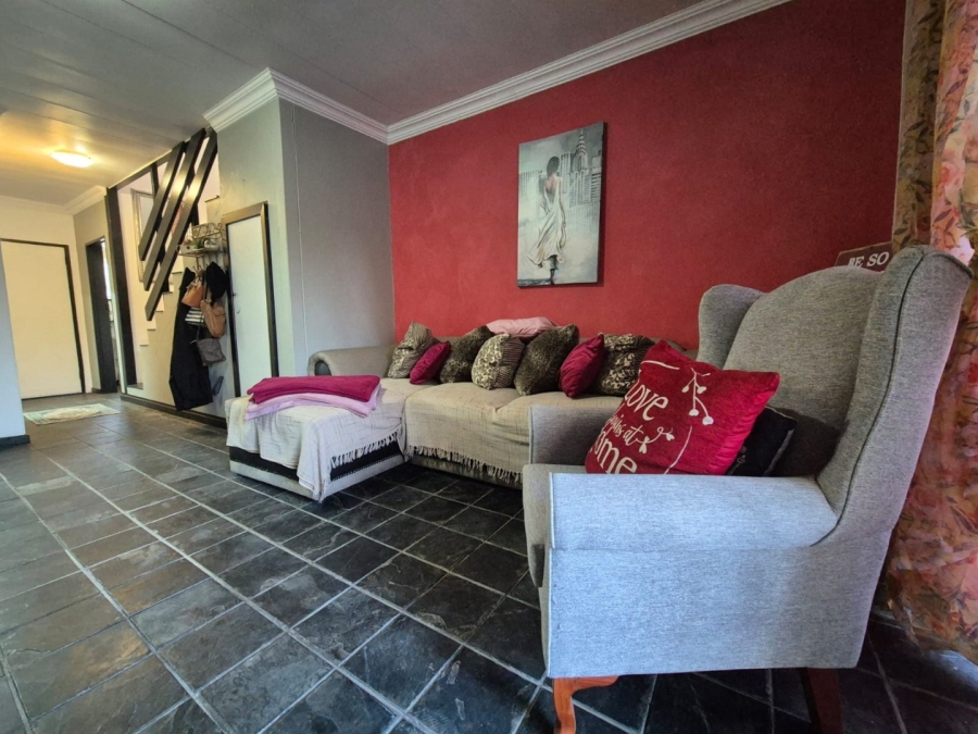 2 Bedroom Property for Sale in Huttenheights KwaZulu-Natal