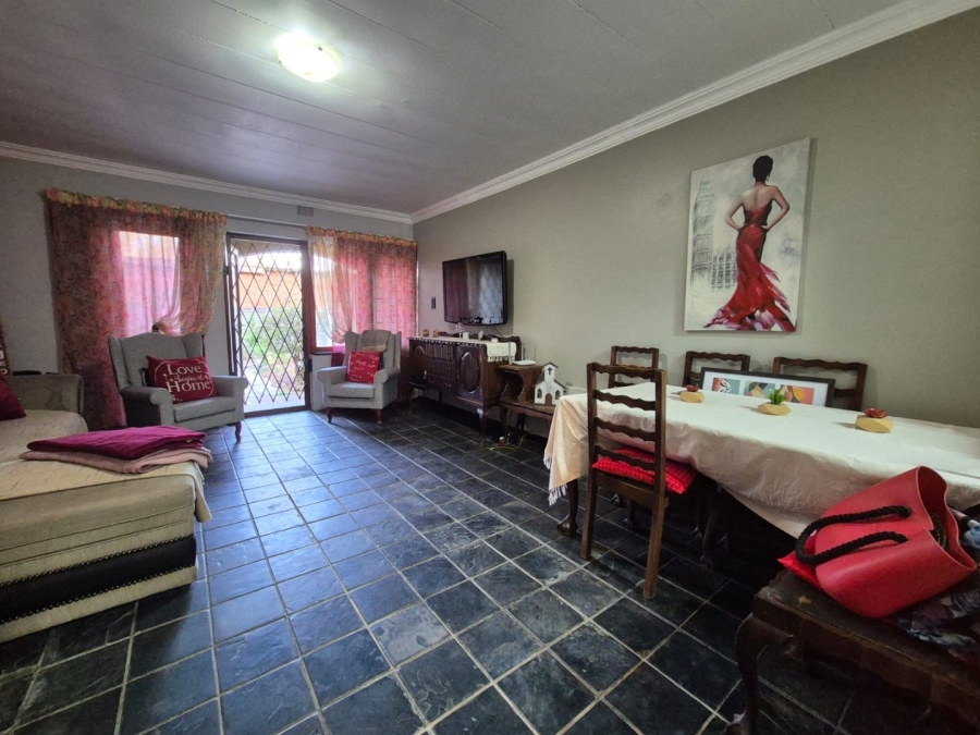 2 Bedroom Property for Sale in Huttenheights KwaZulu-Natal