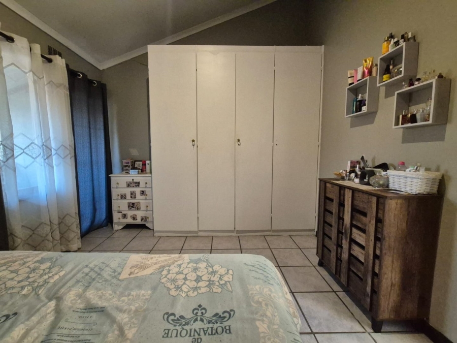 2 Bedroom Property for Sale in Huttenheights KwaZulu-Natal
