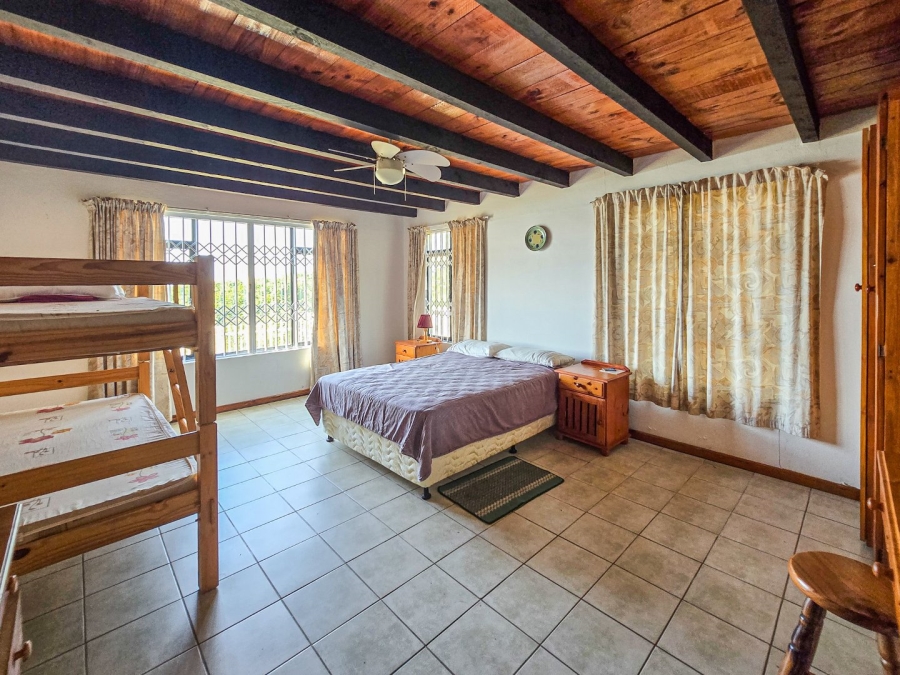 5 Bedroom Property for Sale in Sea Park KwaZulu-Natal