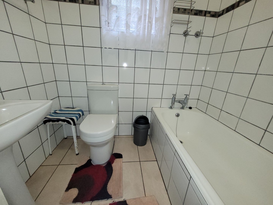 1 Bedroom Property for Sale in Anerley KwaZulu-Natal