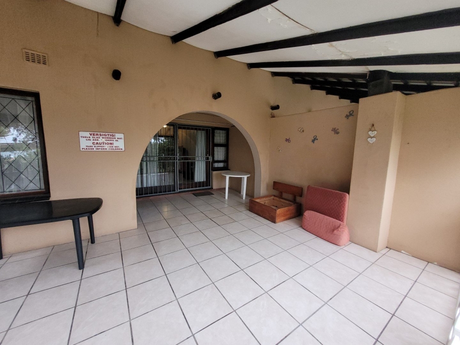 1 Bedroom Property for Sale in Anerley KwaZulu-Natal