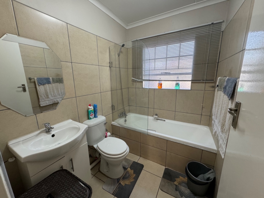 2 Bedroom Property for Sale in Sunnyridge KwaZulu-Natal