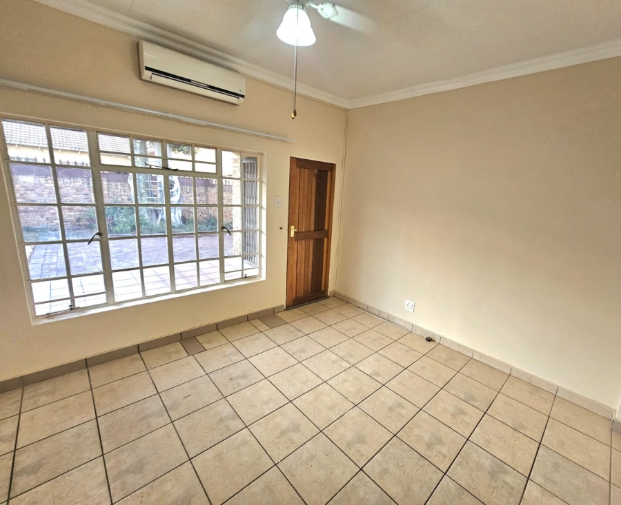 2 Bedroom Property for Sale in Schuinshoogte KwaZulu-Natal