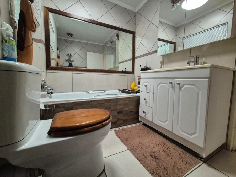3 Bedroom Property for Sale in Huttenheights KwaZulu-Natal