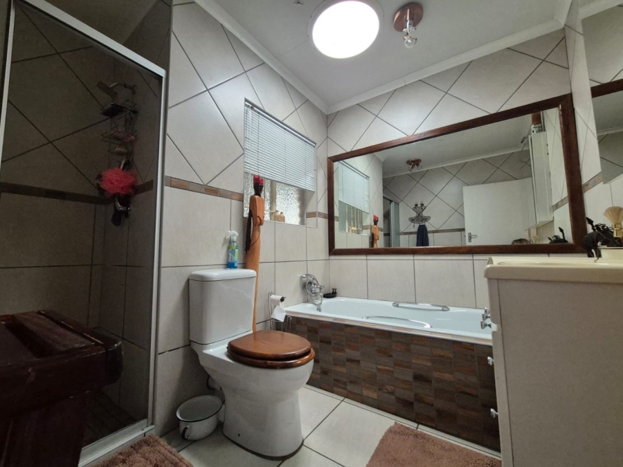 3 Bedroom Property for Sale in Huttenheights KwaZulu-Natal
