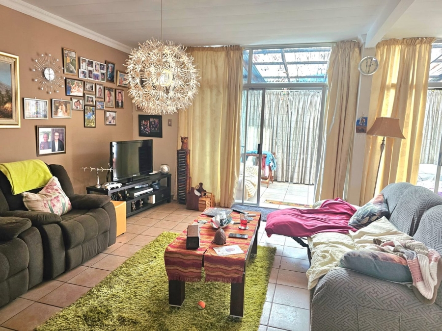 2 Bedroom Property for Sale in Huttenheights KwaZulu-Natal