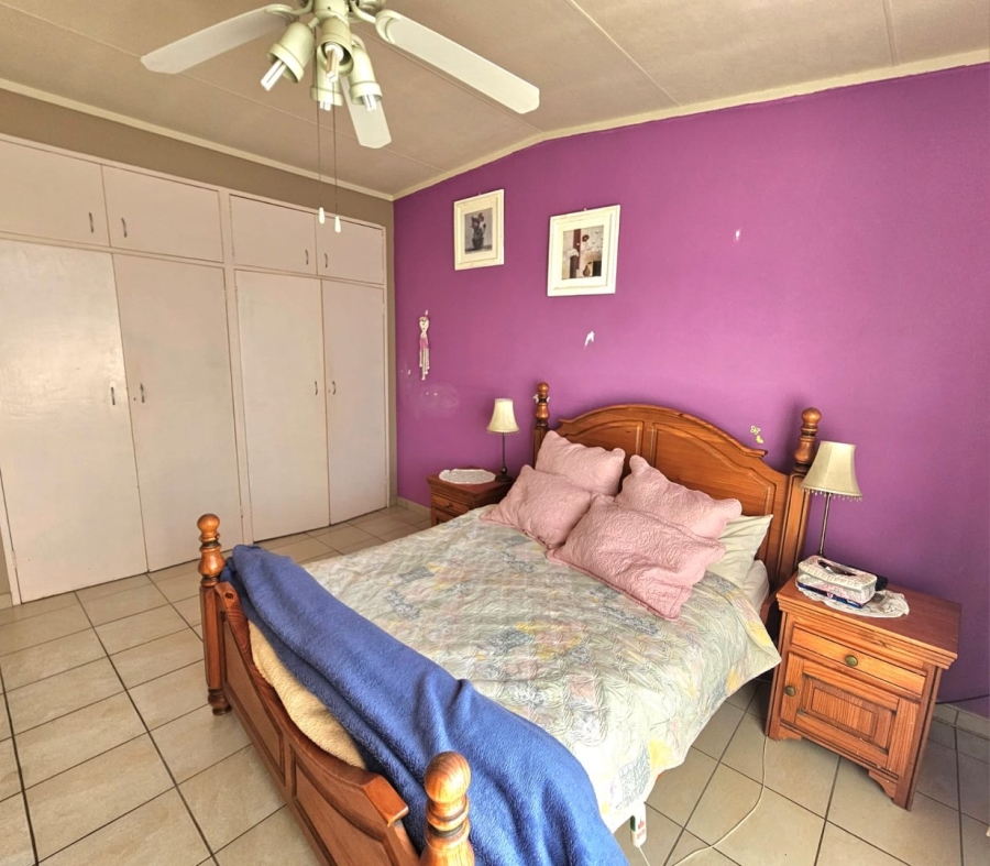 2 Bedroom Property for Sale in Huttenheights KwaZulu-Natal