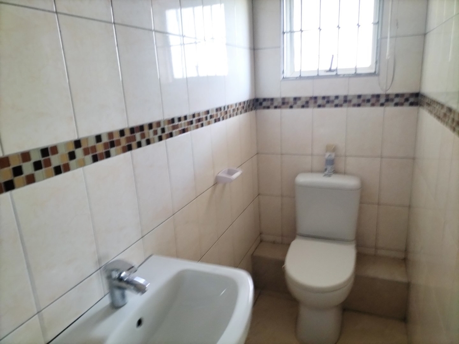 To Let 2 Bedroom Property for Rent in Malvern KwaZulu-Natal