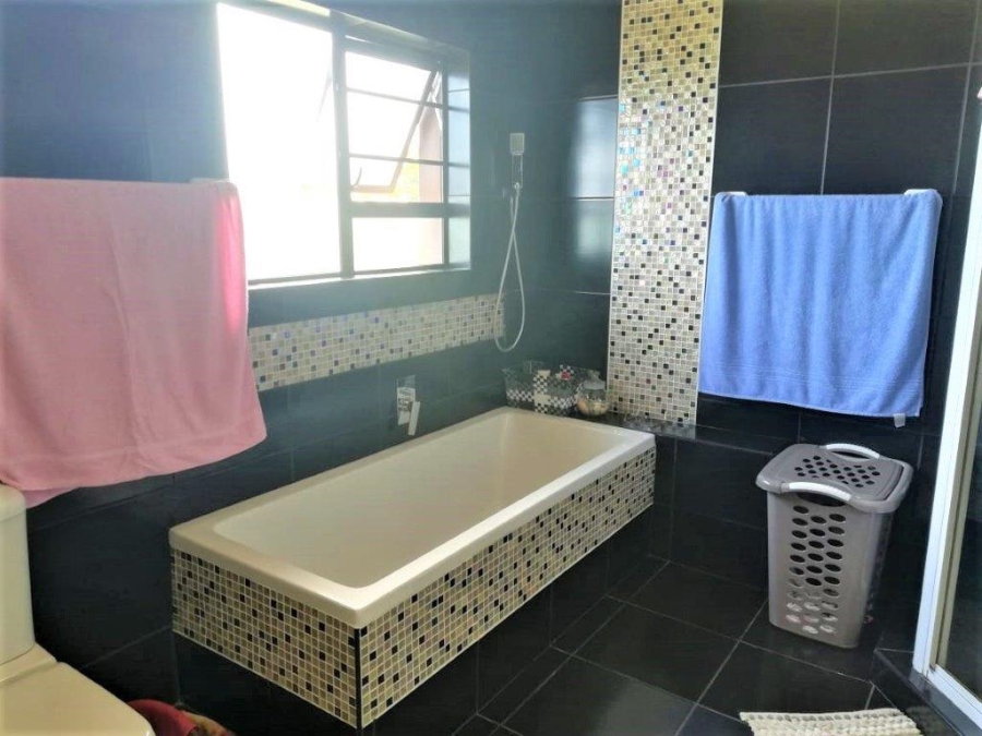 4 Bedroom Property for Sale in Southport KwaZulu-Natal