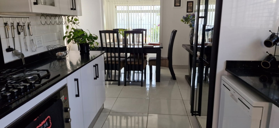 2 Bedroom Property for Sale in Uvongo Beach KwaZulu-Natal