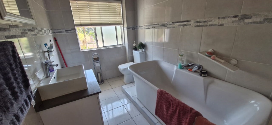 2 Bedroom Property for Sale in Uvongo Beach KwaZulu-Natal