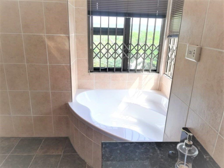 5 Bedroom Property for Sale in Elysium KwaZulu-Natal