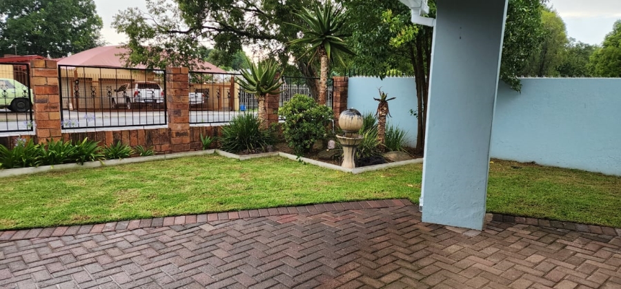 5 Bedroom Property for Sale in Huttenheights KwaZulu-Natal