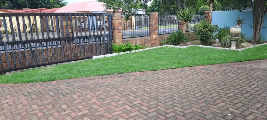 5 Bedroom Property for Sale in Huttenheights KwaZulu-Natal