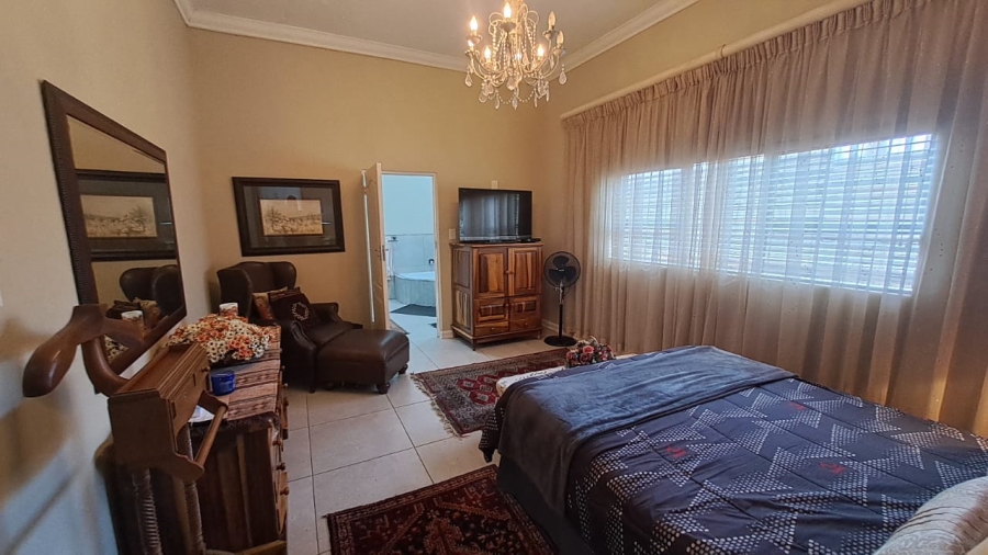 7 Bedroom Property for Sale in Signal Hill KwaZulu-Natal