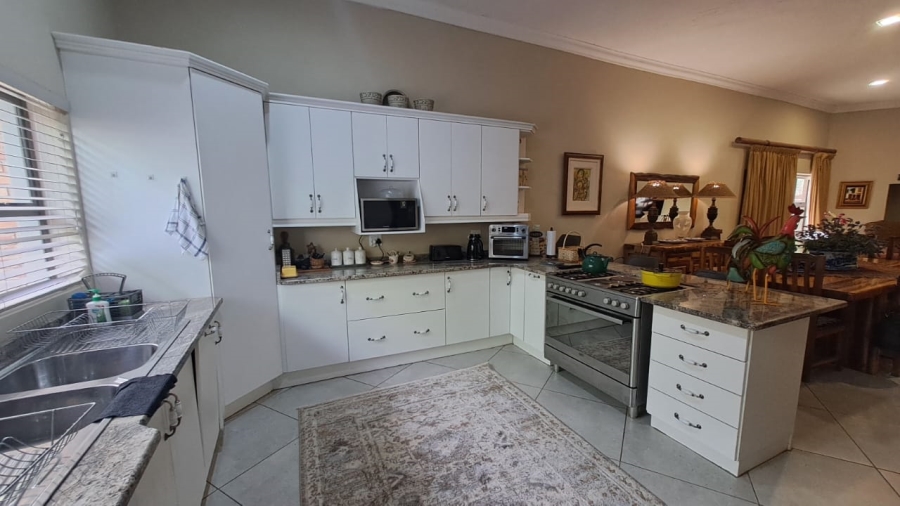 7 Bedroom Property for Sale in Signal Hill KwaZulu-Natal