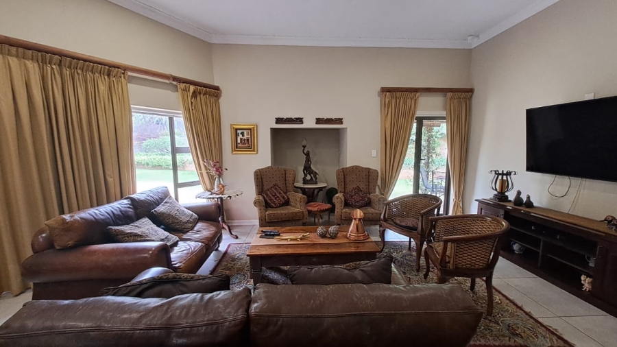 7 Bedroom Property for Sale in Signal Hill KwaZulu-Natal