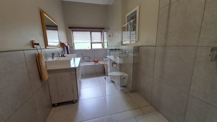 7 Bedroom Property for Sale in Signal Hill KwaZulu-Natal