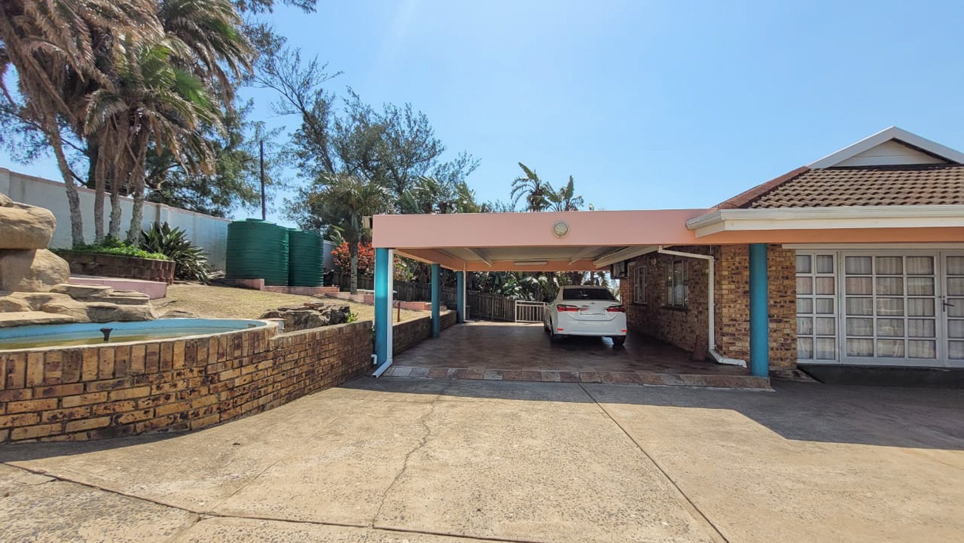 8 Bedroom Property for Sale in Tinley Manor KwaZulu-Natal