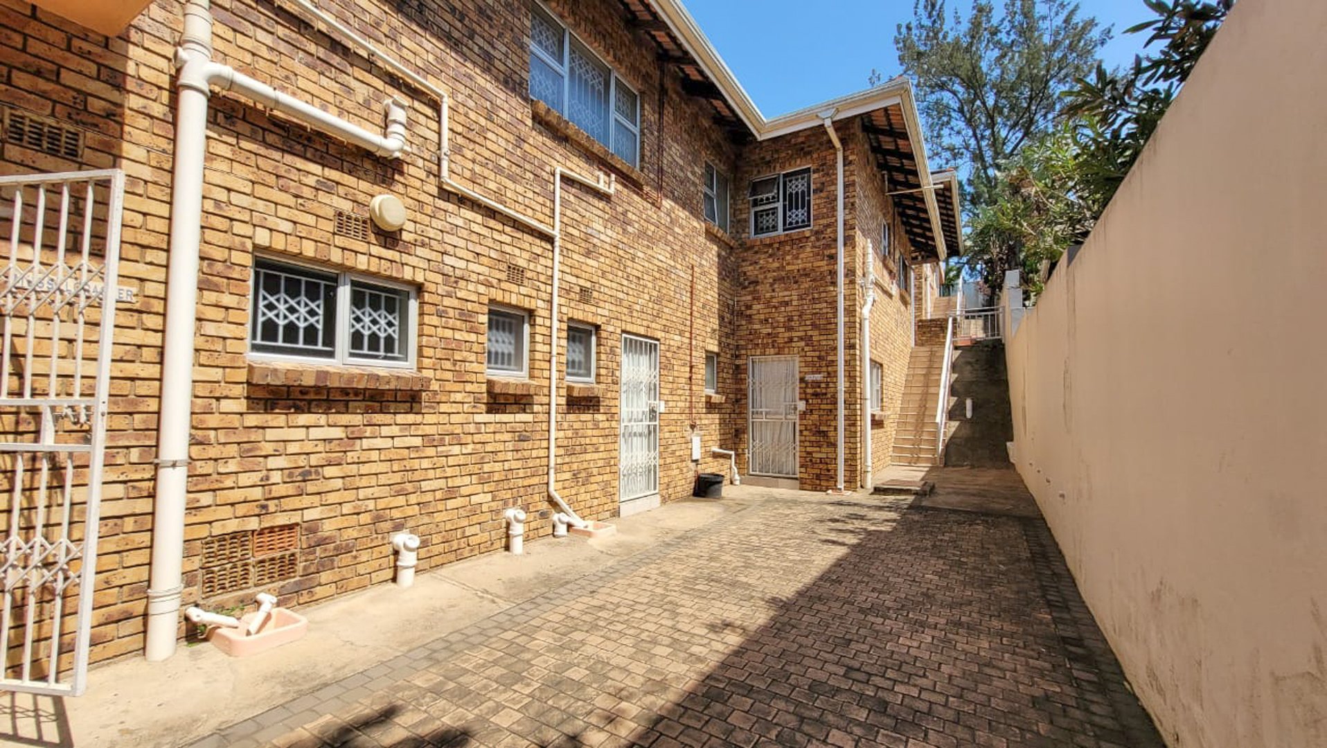 8 Bedroom Property for Sale in Tinley Manor KwaZulu-Natal