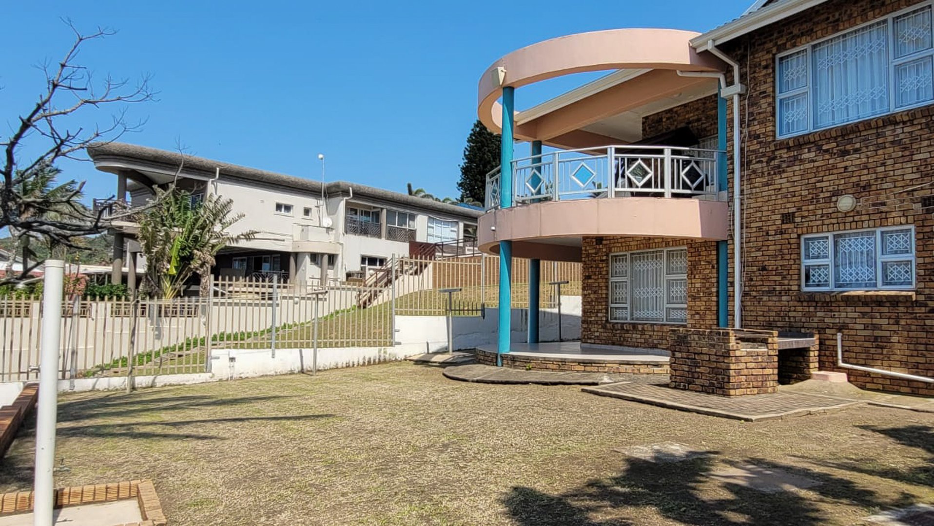 8 Bedroom Property for Sale in Tinley Manor KwaZulu-Natal