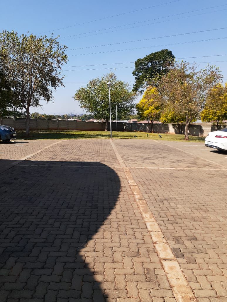 1 Bedroom Property for Sale in Sunnyridge KwaZulu-Natal