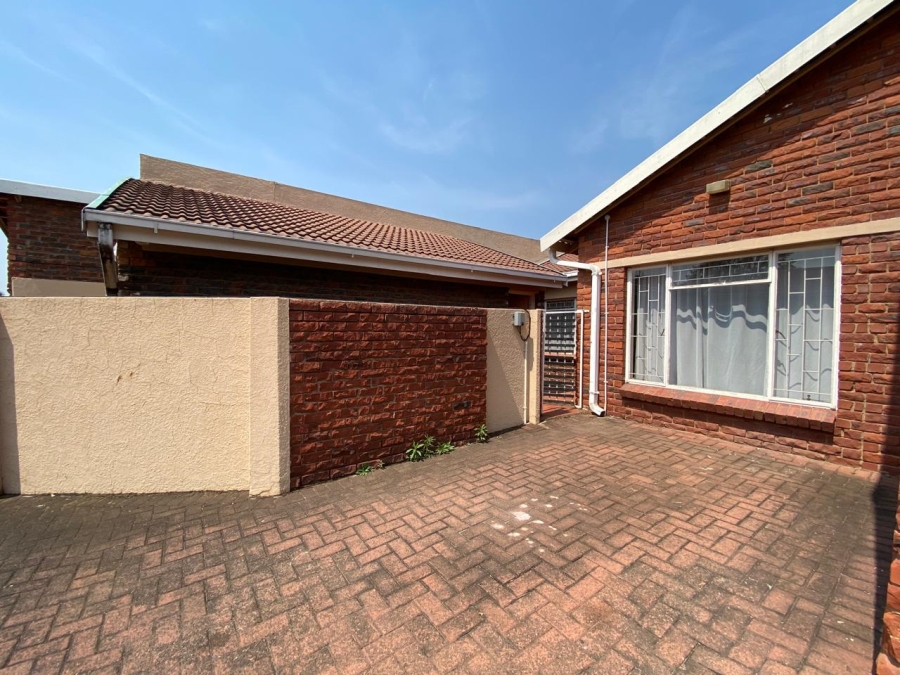 2 Bedroom Property for Sale in Huttenheights KwaZulu-Natal