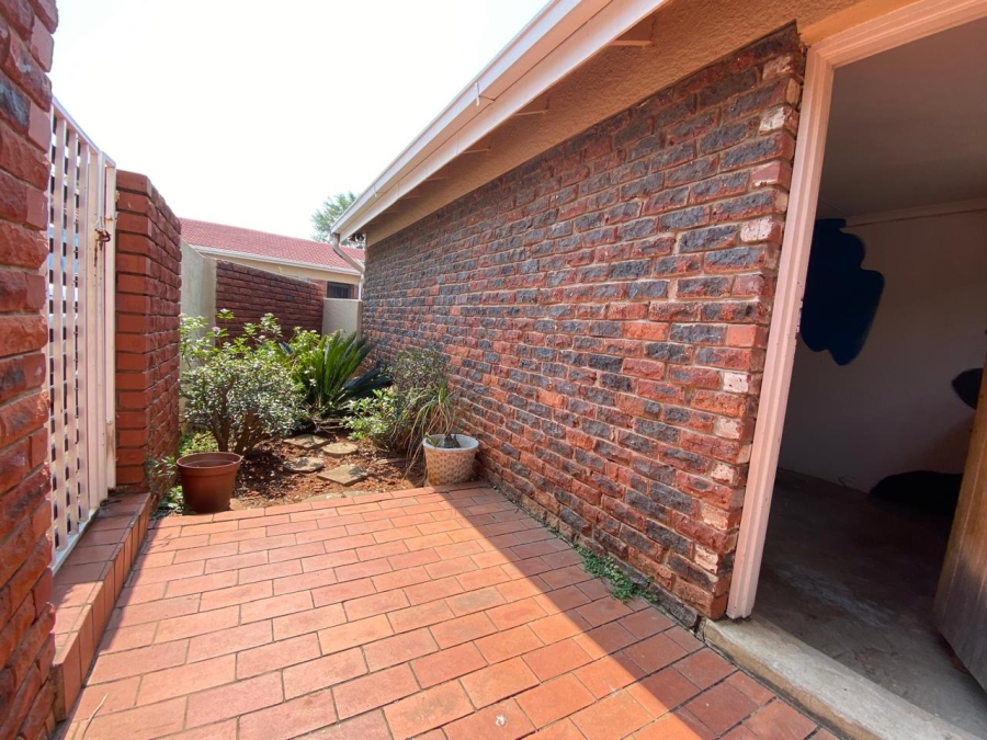 2 Bedroom Property for Sale in Huttenheights KwaZulu-Natal