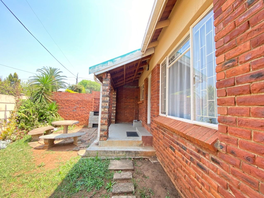 2 Bedroom Property for Sale in Huttenheights KwaZulu-Natal