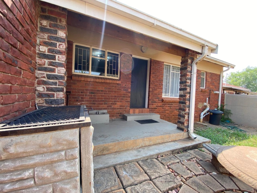 2 Bedroom Property for Sale in Huttenheights KwaZulu-Natal