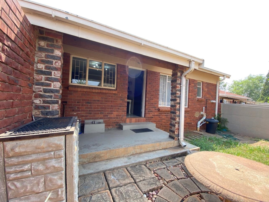 2 Bedroom Property for Sale in Huttenheights KwaZulu-Natal