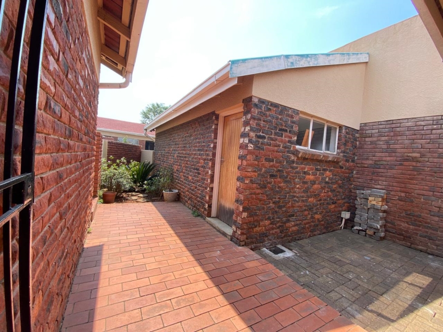 2 Bedroom Property for Sale in Huttenheights KwaZulu-Natal