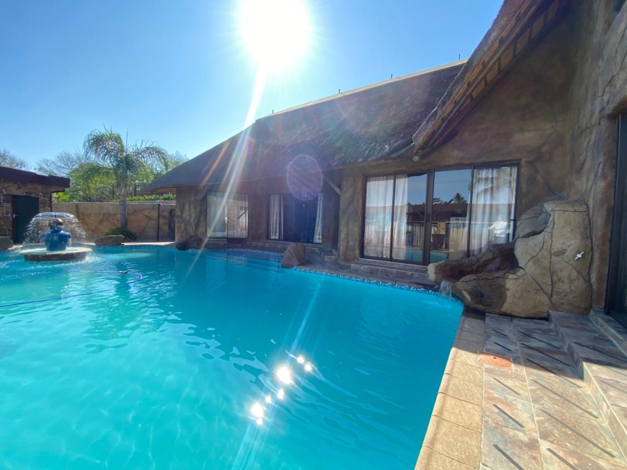 5 Bedroom Property for Sale in Signal Hill KwaZulu-Natal