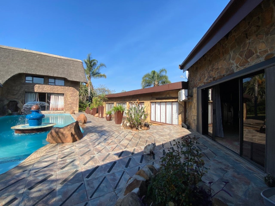 5 Bedroom Property for Sale in Signal Hill KwaZulu-Natal