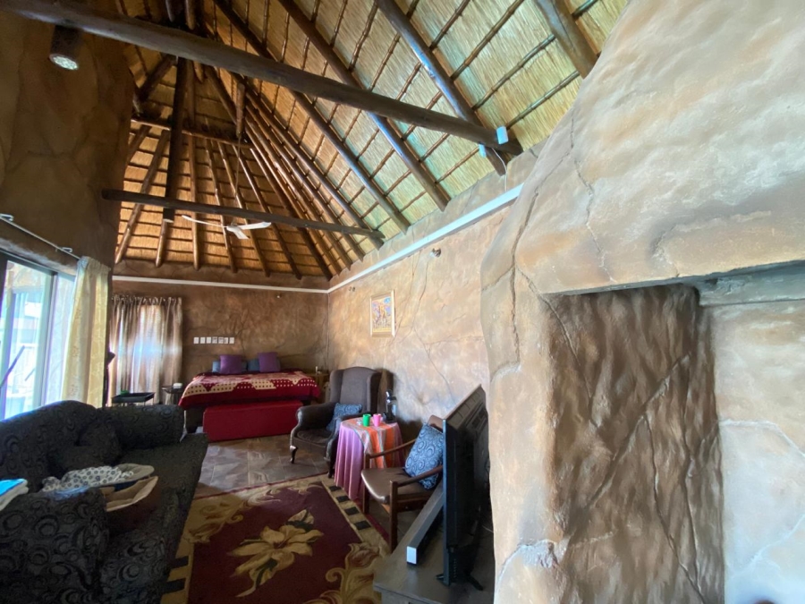 5 Bedroom Property for Sale in Signal Hill KwaZulu-Natal