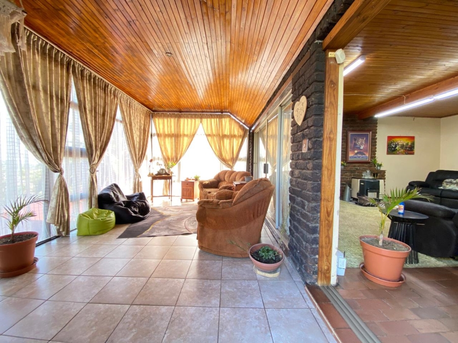 5 Bedroom Property for Sale in Signal Hill KwaZulu-Natal