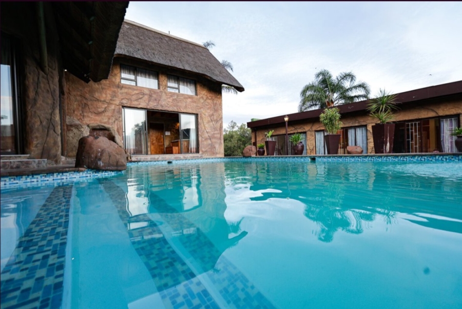 5 Bedroom Property for Sale in Signal Hill KwaZulu-Natal