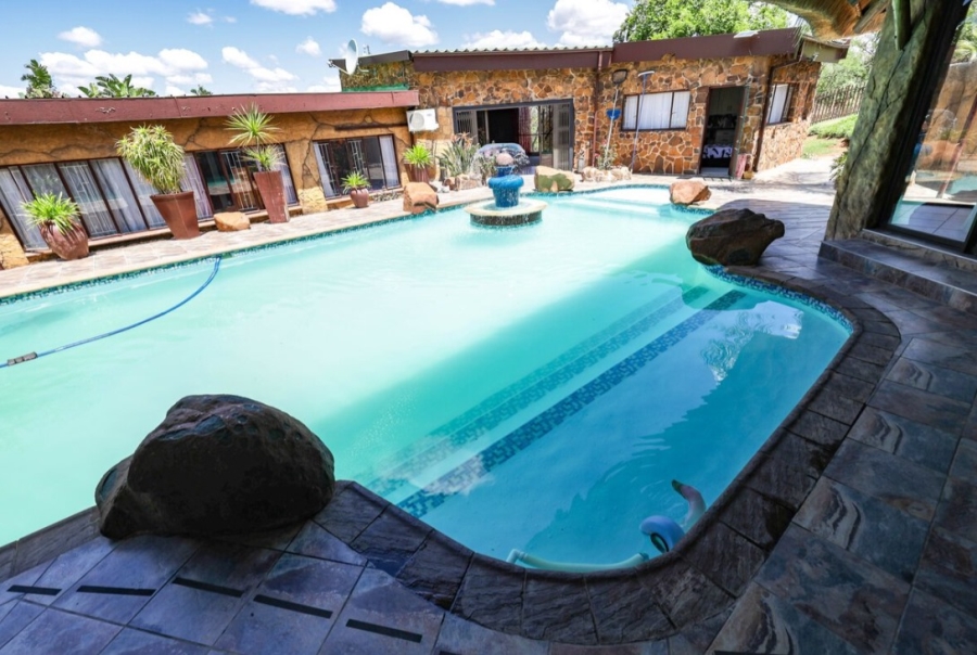 5 Bedroom Property for Sale in Signal Hill KwaZulu-Natal