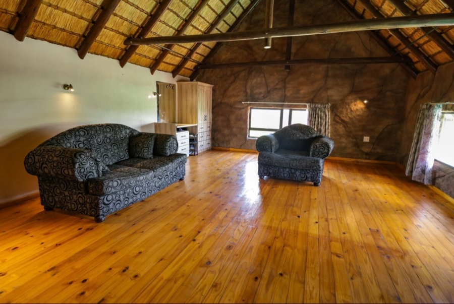 5 Bedroom Property for Sale in Signal Hill KwaZulu-Natal