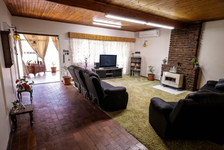 5 Bedroom Property for Sale in Signal Hill KwaZulu-Natal