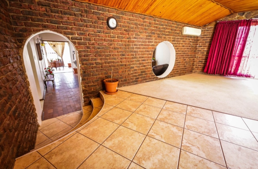 5 Bedroom Property for Sale in Signal Hill KwaZulu-Natal