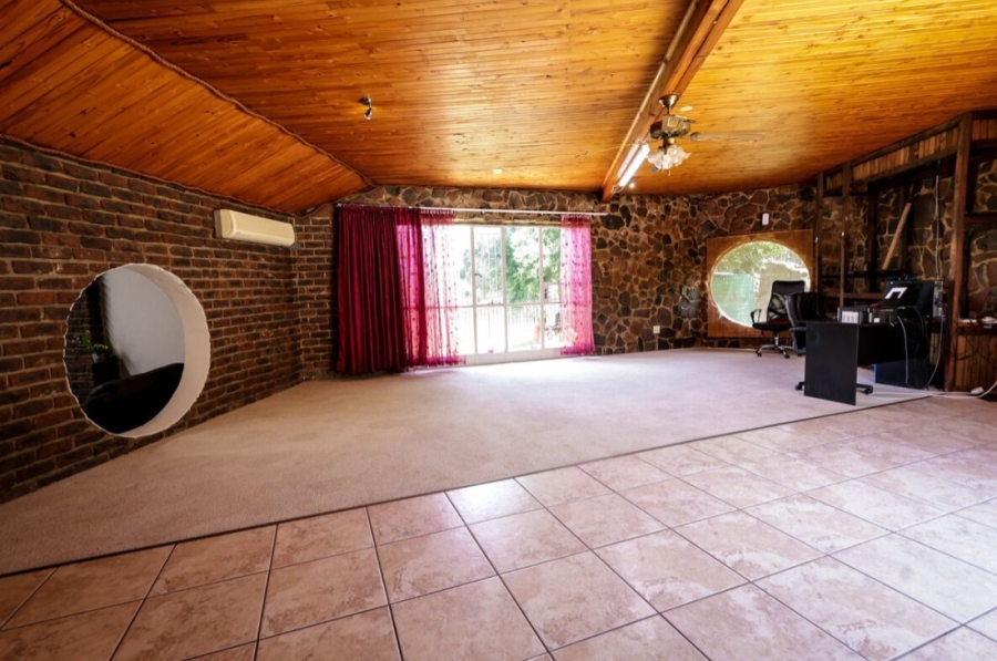 5 Bedroom Property for Sale in Signal Hill KwaZulu-Natal