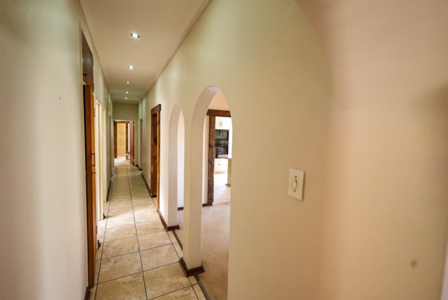 5 Bedroom Property for Sale in Signal Hill KwaZulu-Natal