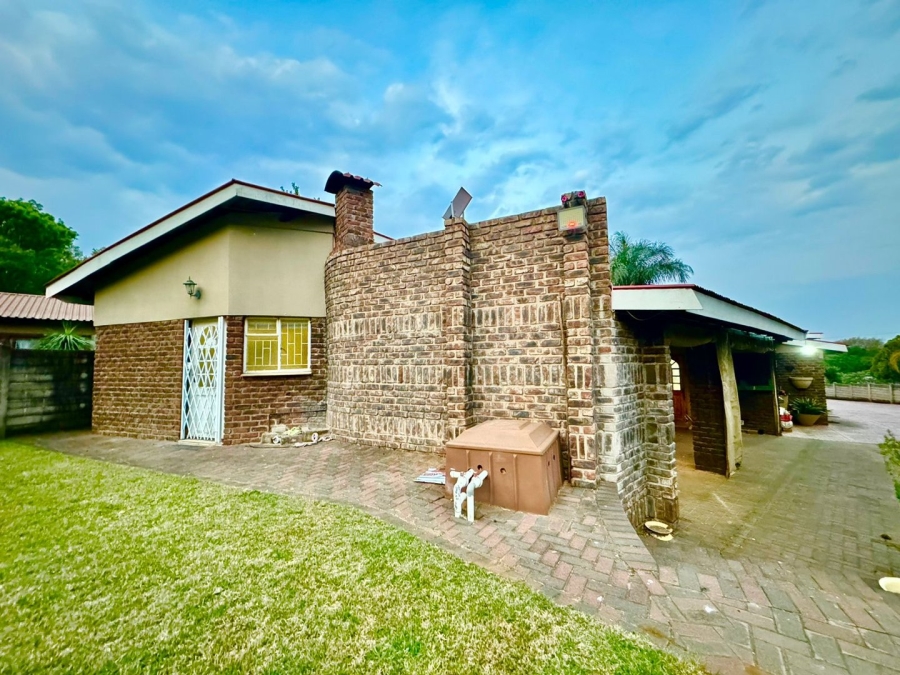 3 Bedroom Property for Sale in Pioneer Park KwaZulu-Natal