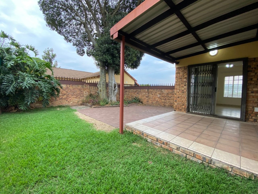 2 Bedroom Property for Sale in Schuinshoogte KwaZulu-Natal